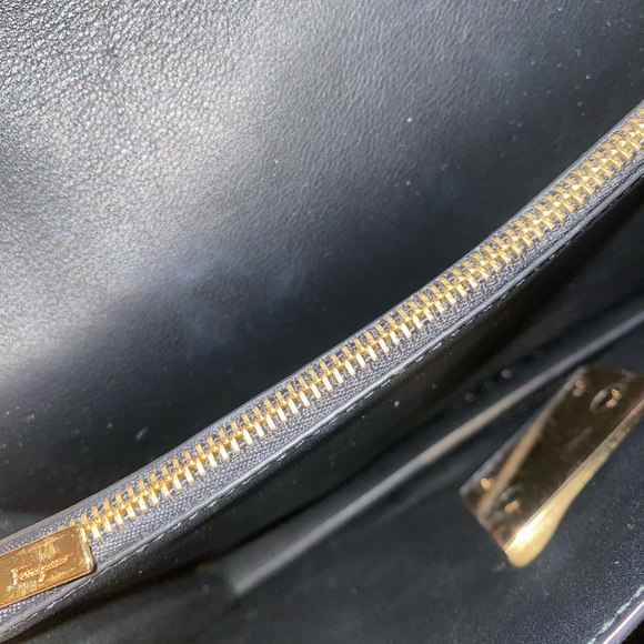 Ferragamo Leather Patch bag. - Picture 8 of 10